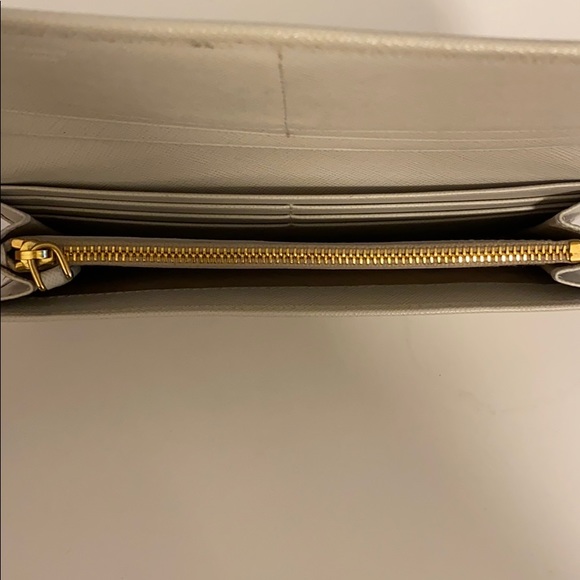 Prada wallet - Picture 3 of 4